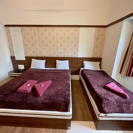 Hotel Laxmibai Palace シルディ エクステリア 写真