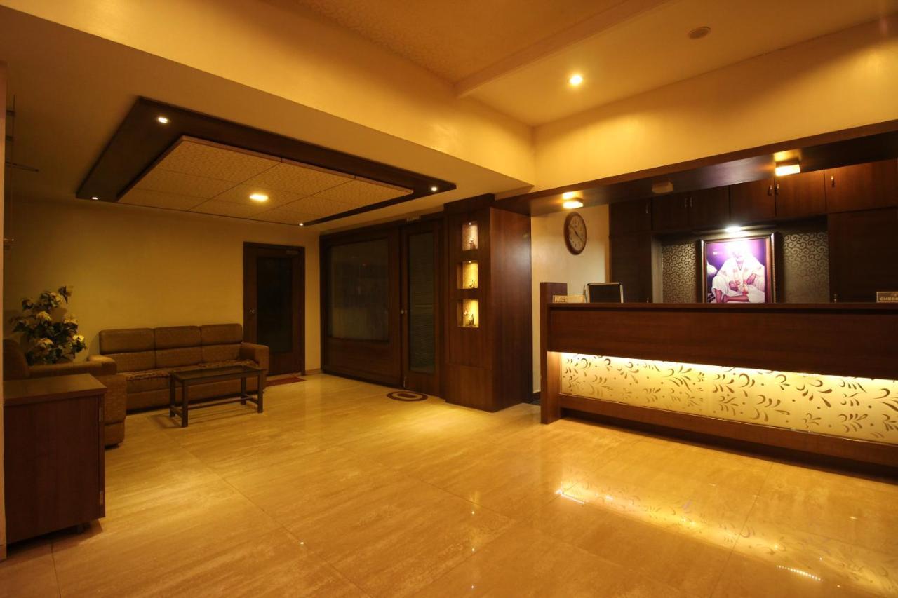 Hotel Laxmibai Palace シルディ エクステリア 写真