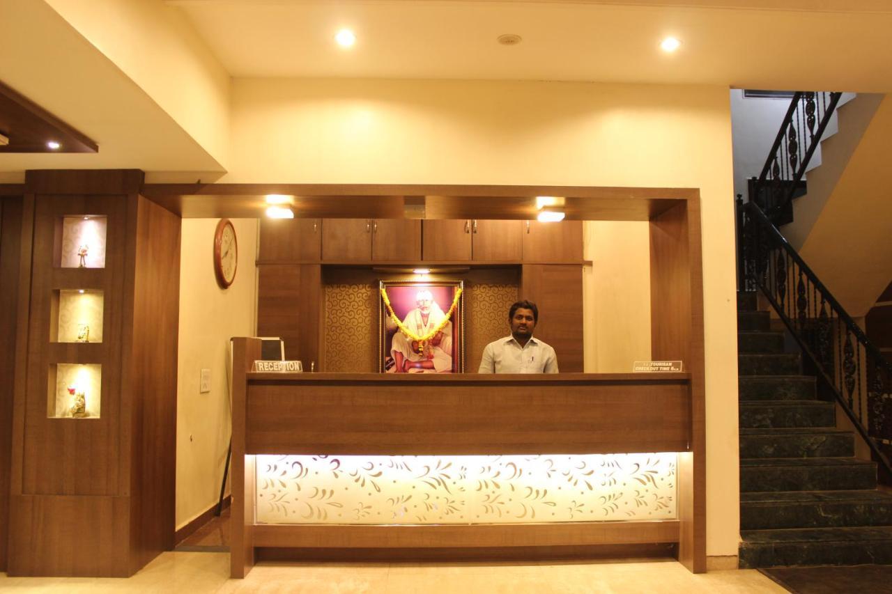 Hotel Laxmibai Palace シルディ エクステリア 写真