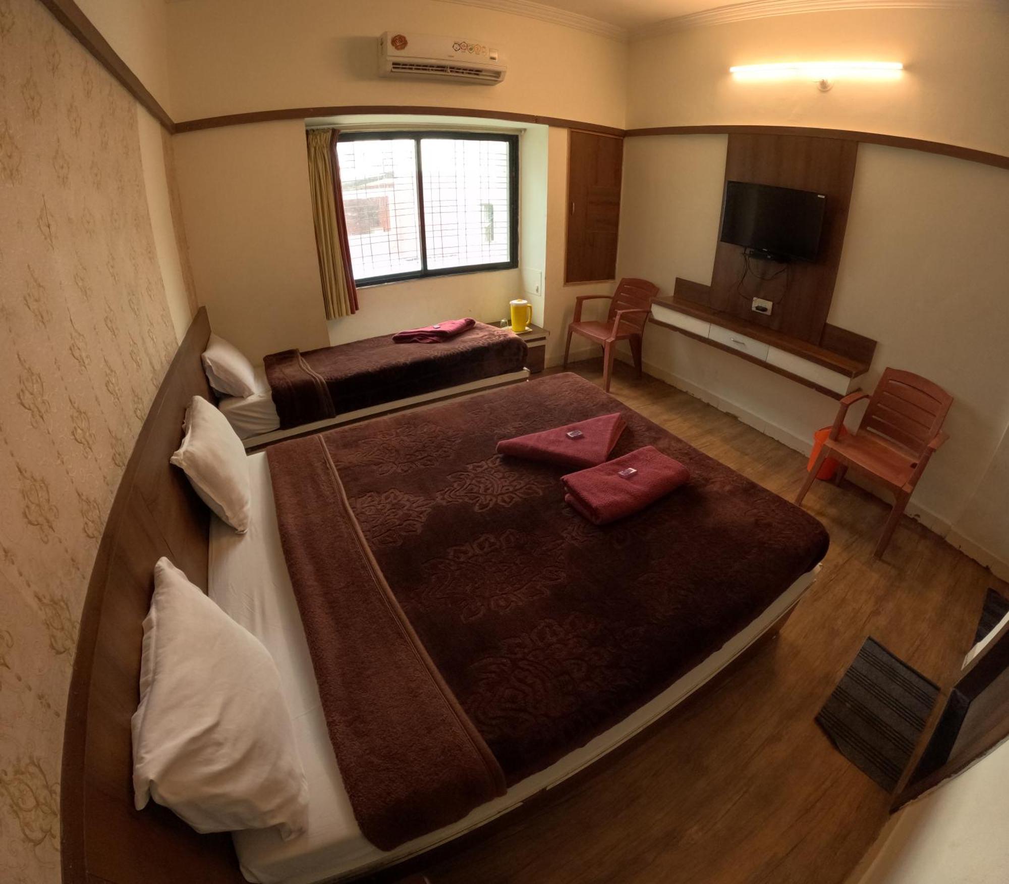 Hotel Laxmibai Palace シルディ エクステリア 写真