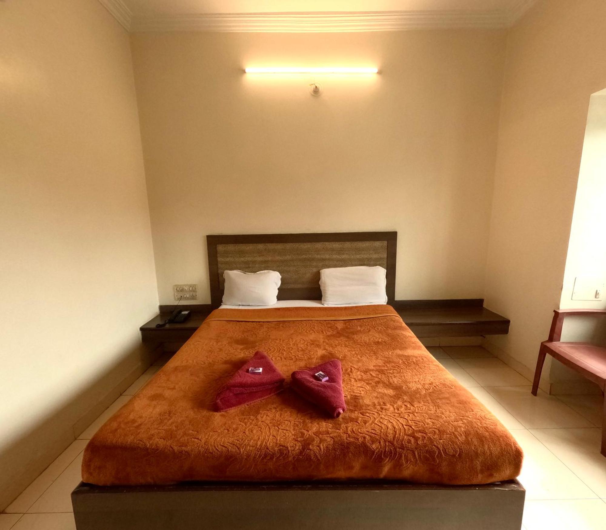Hotel Laxmibai Palace シルディ エクステリア 写真