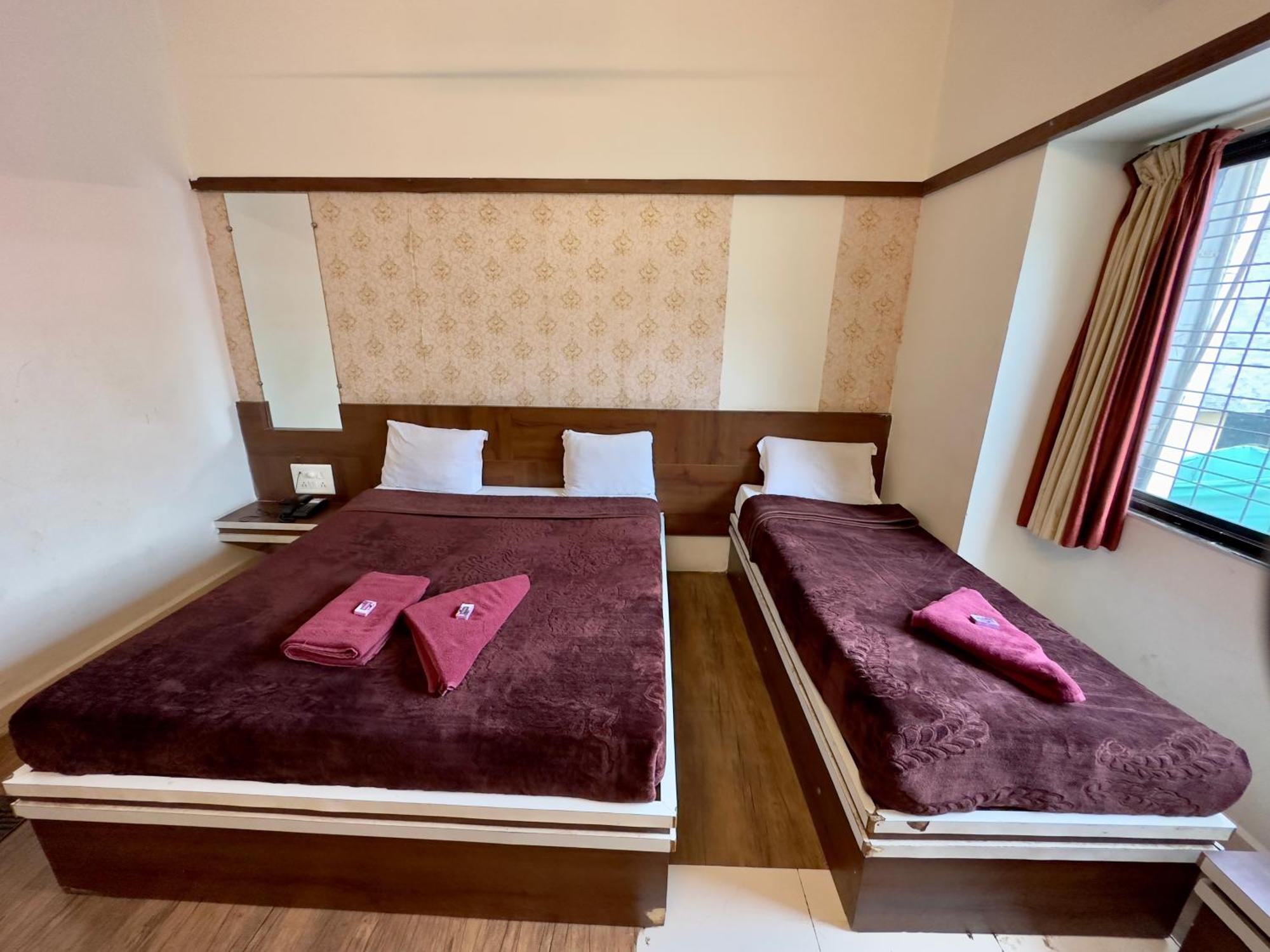 Hotel Laxmibai Palace シルディ エクステリア 写真