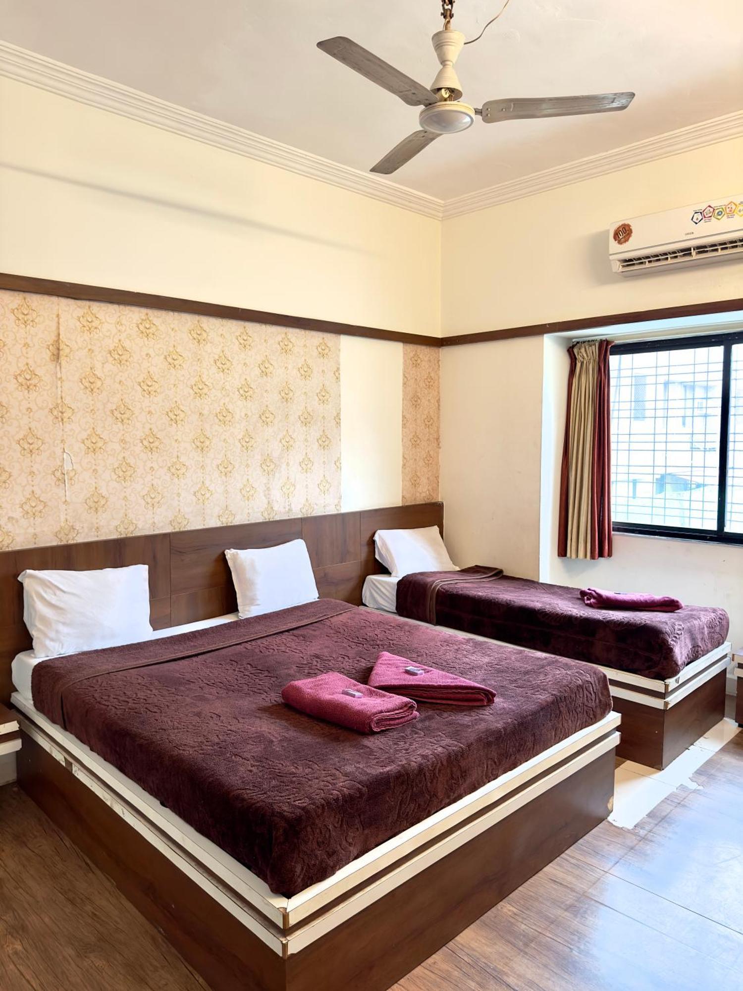 Hotel Laxmibai Palace シルディ エクステリア 写真