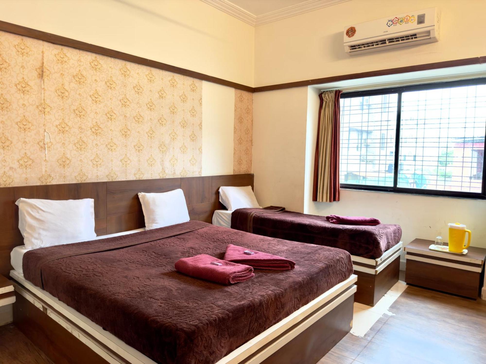 Hotel Laxmibai Palace シルディ エクステリア 写真