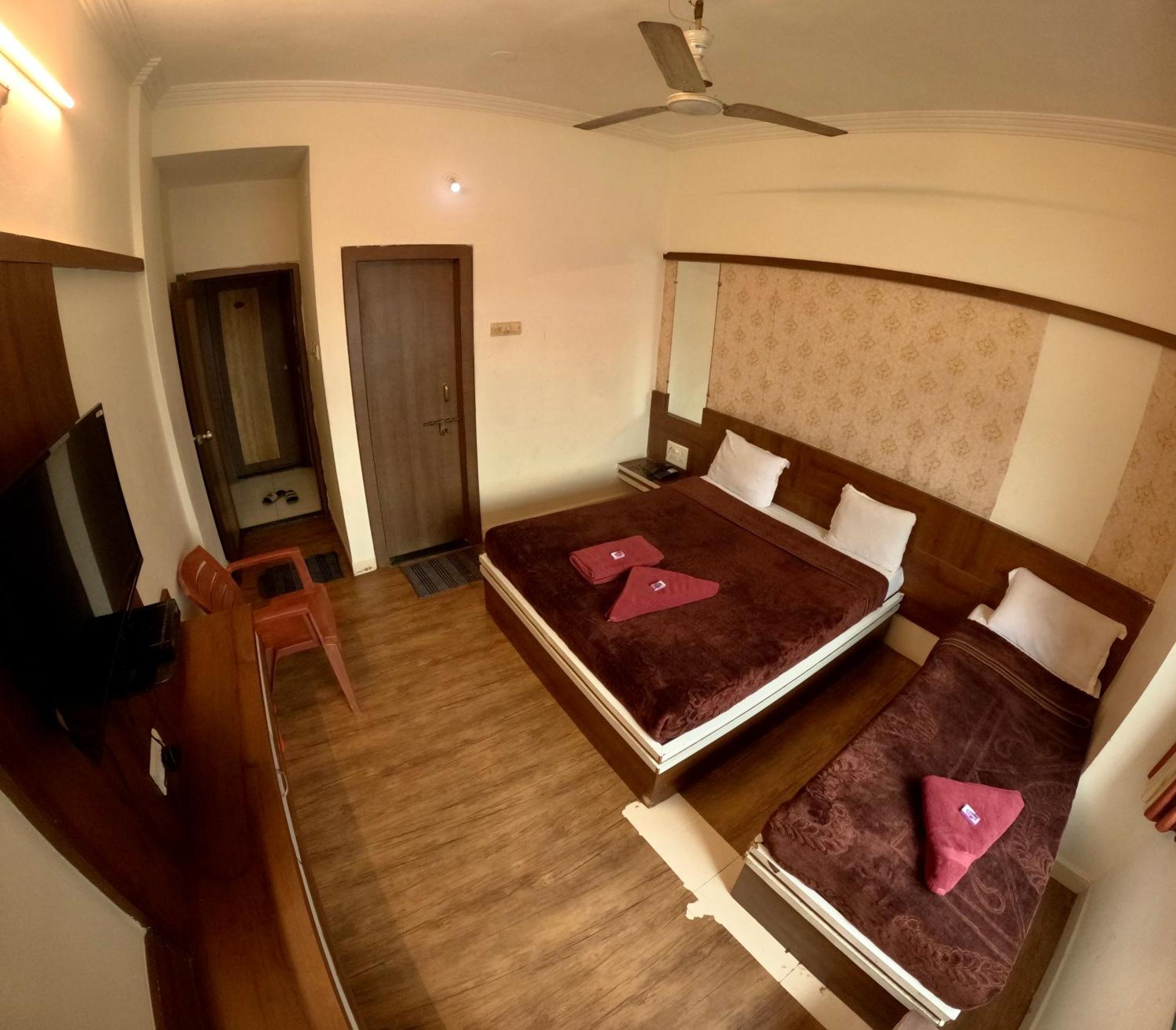 Hotel Laxmibai Palace シルディ エクステリア 写真